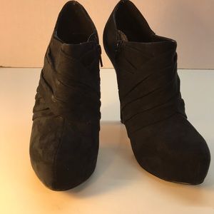 G by Guess Black Suede-Like Platform Booties Sz 8